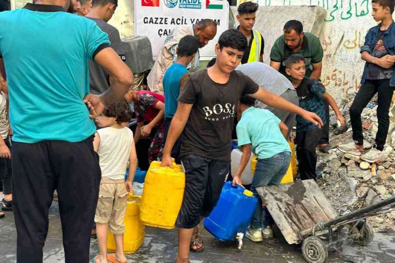 Derneğimizden Gazze’ye Hayat Veren Su Dağıtımları