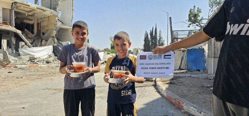 Kuzey Gazze'de Sıcak Yemek Dağıtımı: Çocuklardan Türkiye'ye Teşekkür