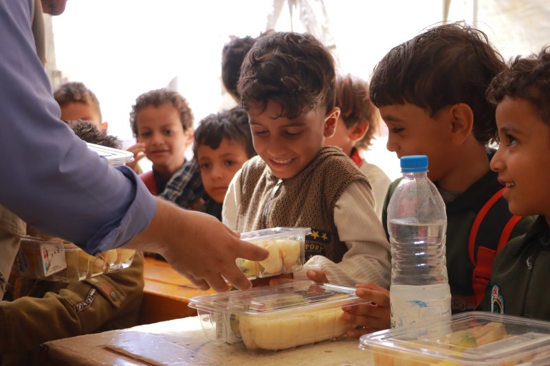 Yemen’de Mazlum Öğrencilere Beslenme Desteği Sağladık.