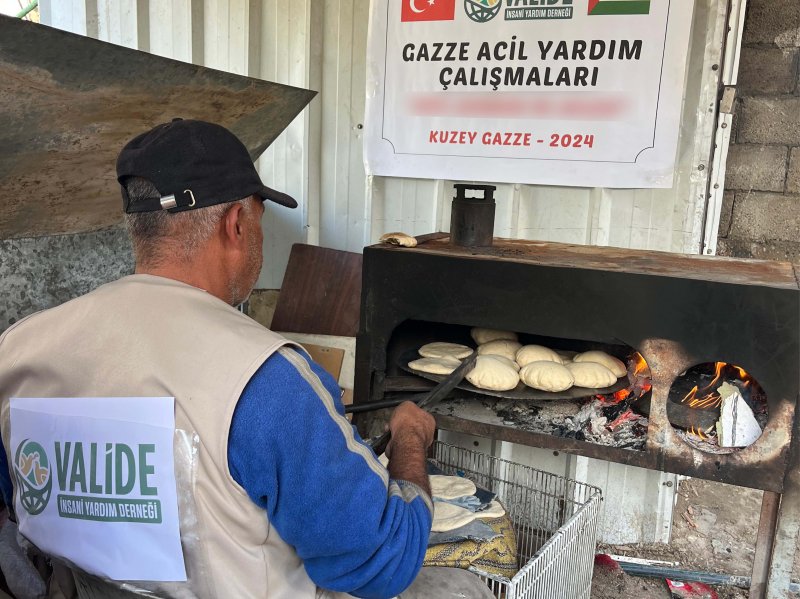 Gazze’de Yağmur ve Bombalar Altında Dağıtımlarımıza Devam Ediyoruz