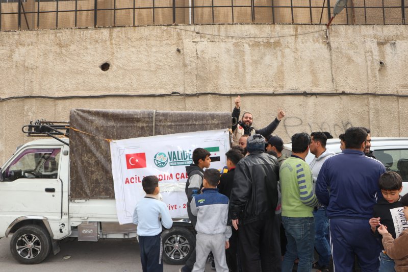 Suriye’de Kışlık Kıyafet Dağıtımı Gerçekleştirildi
