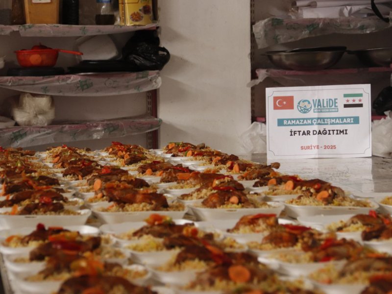 Suriye’de Kardeşlerimizle Bereketli Bir İftar Sofrası Kurduk! 
