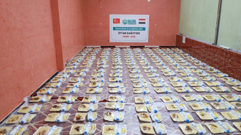 We Set Up Iftar Tables in Yemen!