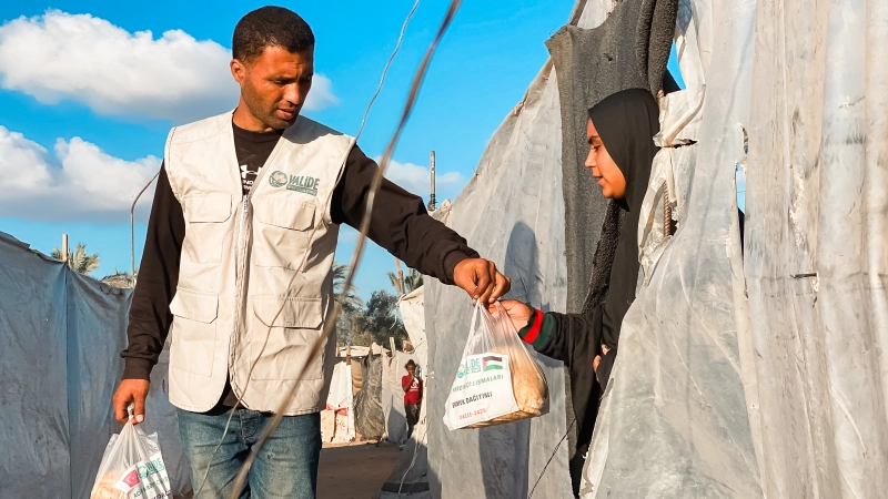 نحن دائماً مع إخواننا وأخواتنا في غزة