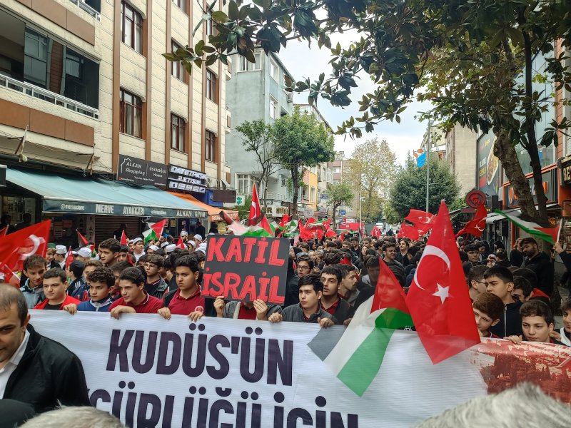 Valide İnsani Yardım Derneği, Gazze’deki Zulme Dikkat Çekmek Amacıyla Düzenlenen Yürüyüşe Katıldı