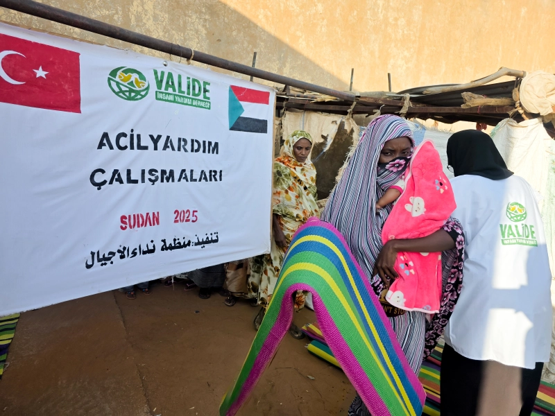 Sudan'da HDK Çatışmalarından Kaçan Yerinden Edilmiş Ailelere Acil Barınma Desteği