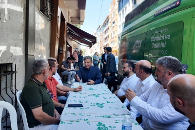 Esenler kaymakamı Süleyman Özçakıcı ve heyet ikram sofrasında